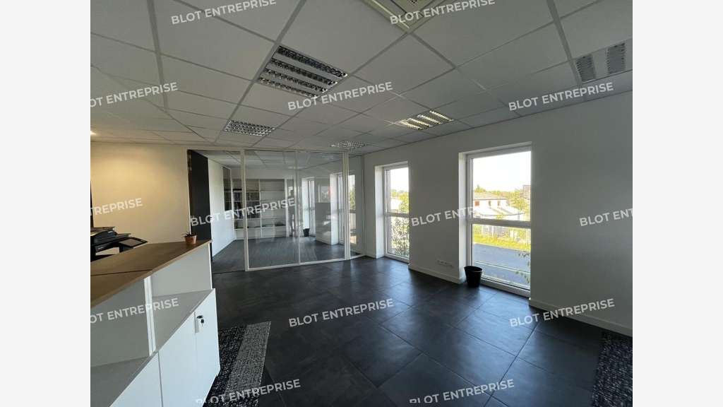 A louer bureaux 153m² à Rennes Ouest ZA du Vallon