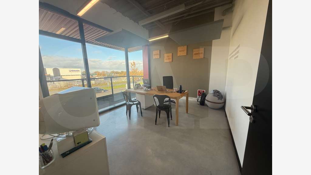A louer bureau aménagé et cloisonné 200m² à Noyal