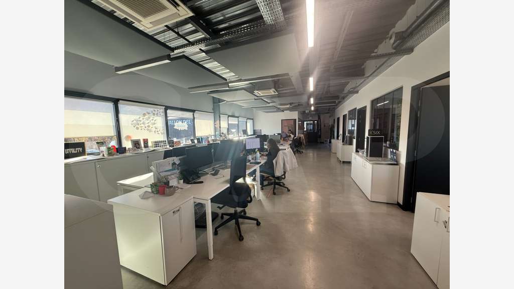 A louer bureau aménagé et cloisonné 200m² à Noyal