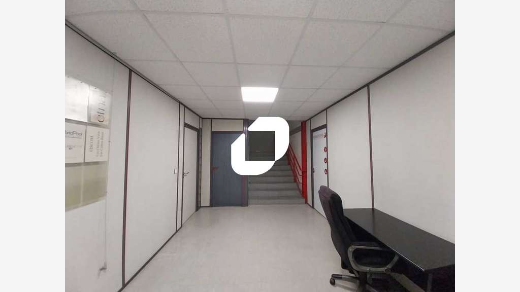 A louer Bureaux 92m² Nozay