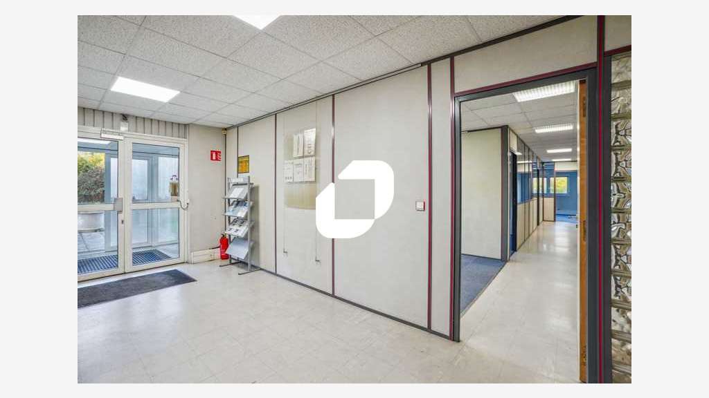 A louer Bureaux 92m² Nozay