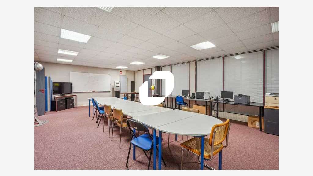 A louer Bureaux 370m² Nozay