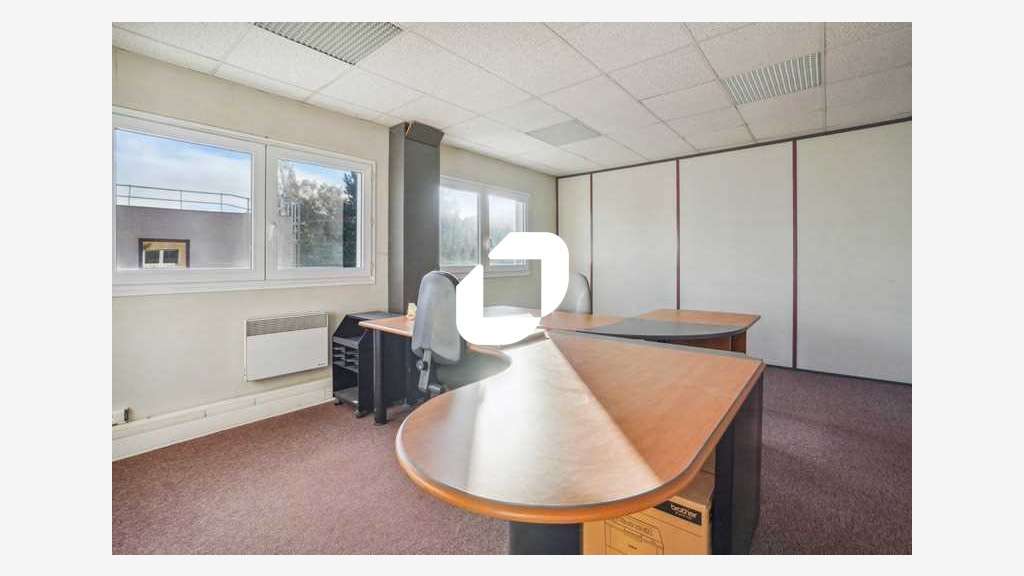 A louer Bureaux 370m² Nozay