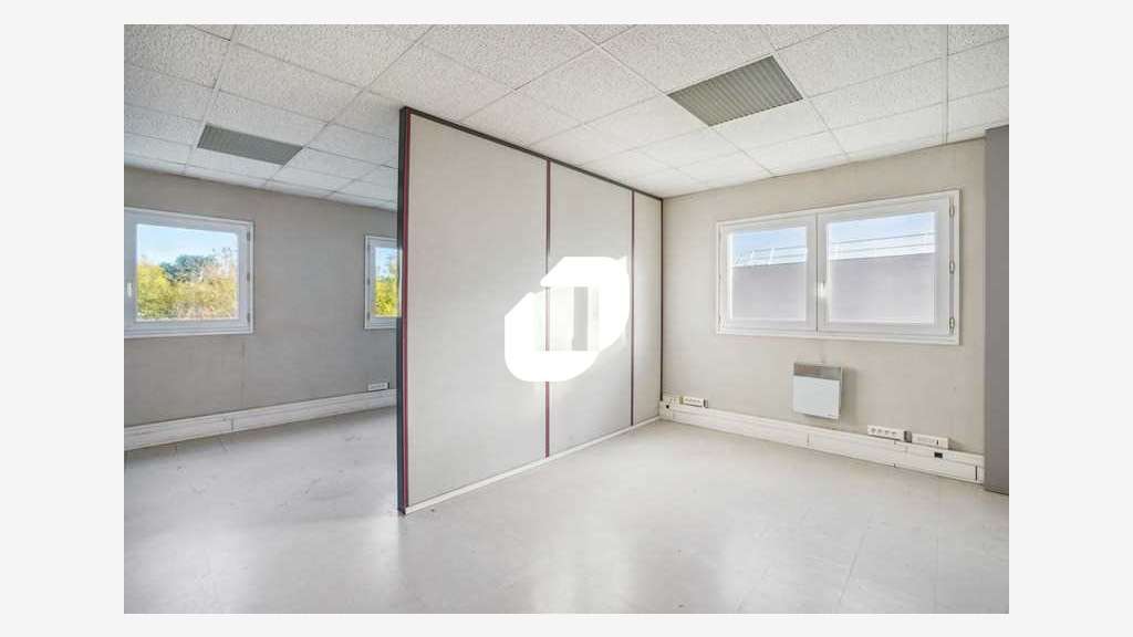 A louer Bureaux 370m² Nozay
