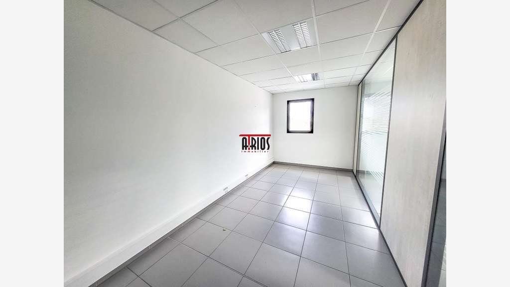Bureau de 60m² à louer au 2ème étage à Ollioules