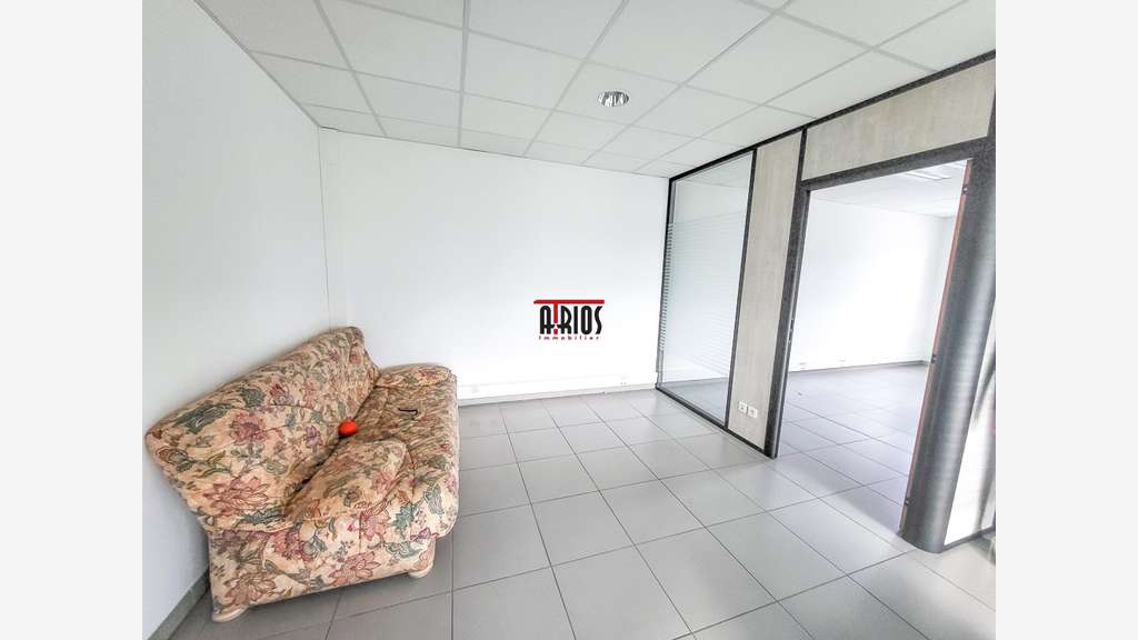 Bureau de 60m² à louer au 2ème étage à Ollioules
