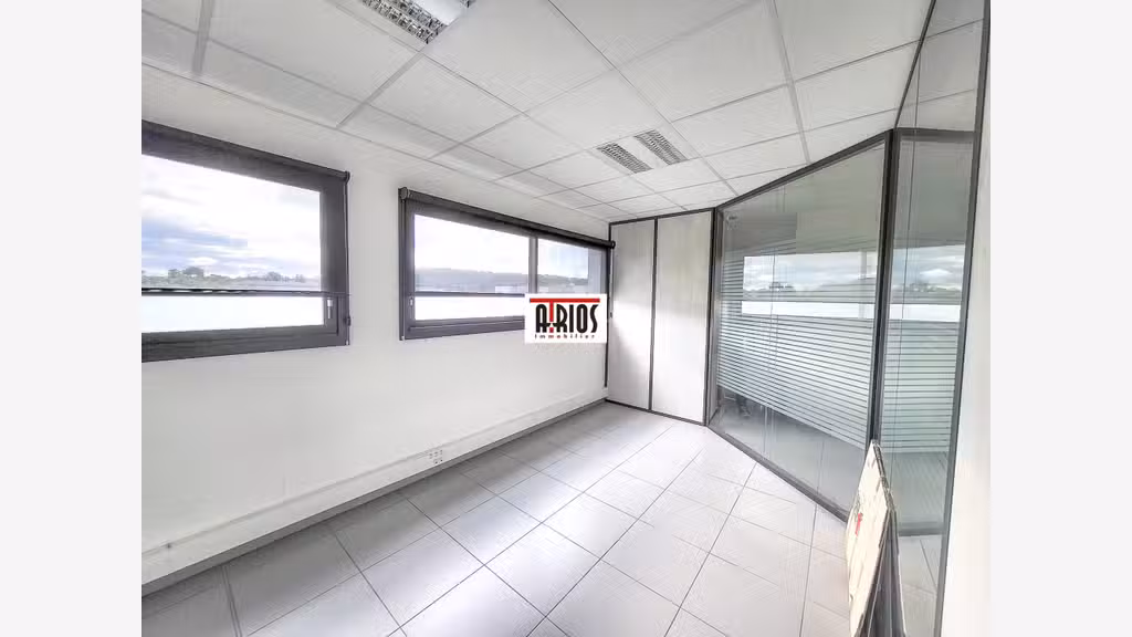 Bureau de 60m² à louer au 2ème étage à Ollioules