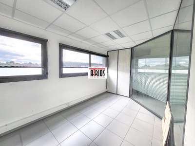 Bureau de 60m² à louer au 2ème étage à Ollioules