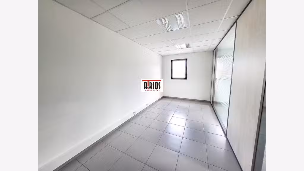 Bureau de 60m² à louer au 2ème étage à Ollioules