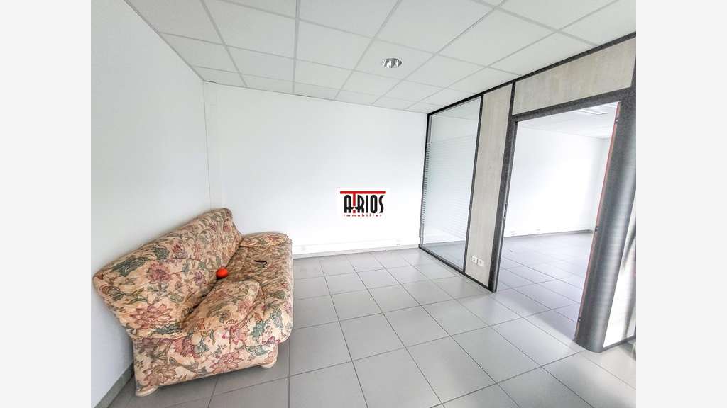 Bureau de 60m² à louer au 2ème étage à Ollioules
