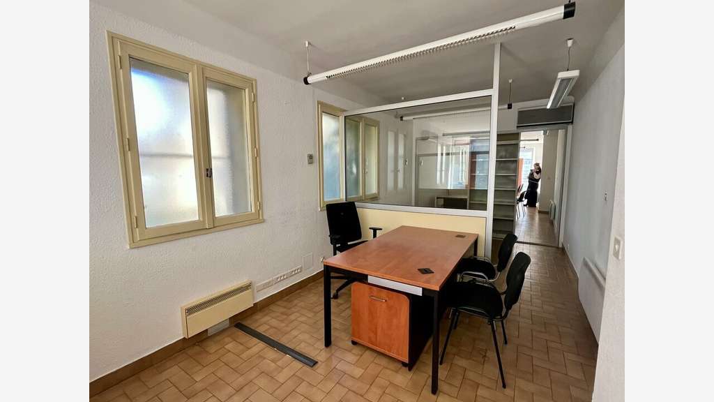 Bureaux de 160m² avec terrasse à louer à Orange