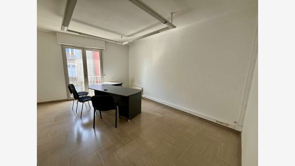 Bureaux de 160m² avec terrasse à louer à Orange