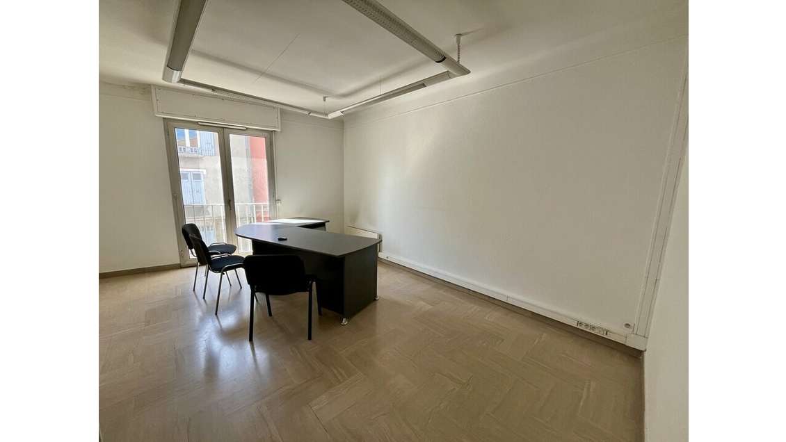 Bureaux de 160m² avec terrasse à louer à Orange