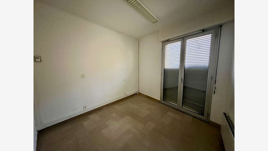 Bureaux de 160m² avec terrasse à louer à Orange