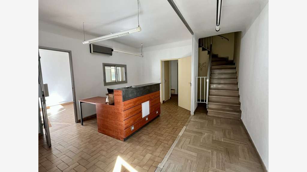 Bureaux de 160m² avec terrasse à louer à Orange