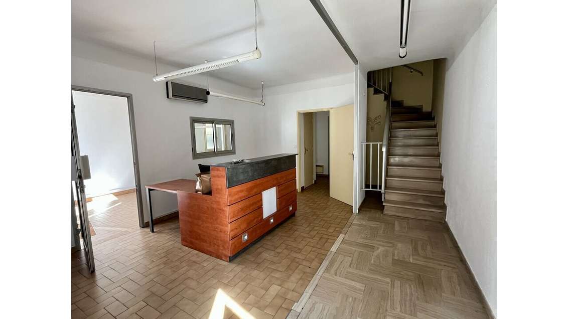 Bureaux de 160m² avec terrasse à louer à Orange