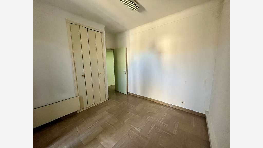 Bureaux de 160m² avec terrasse à louer à Orange