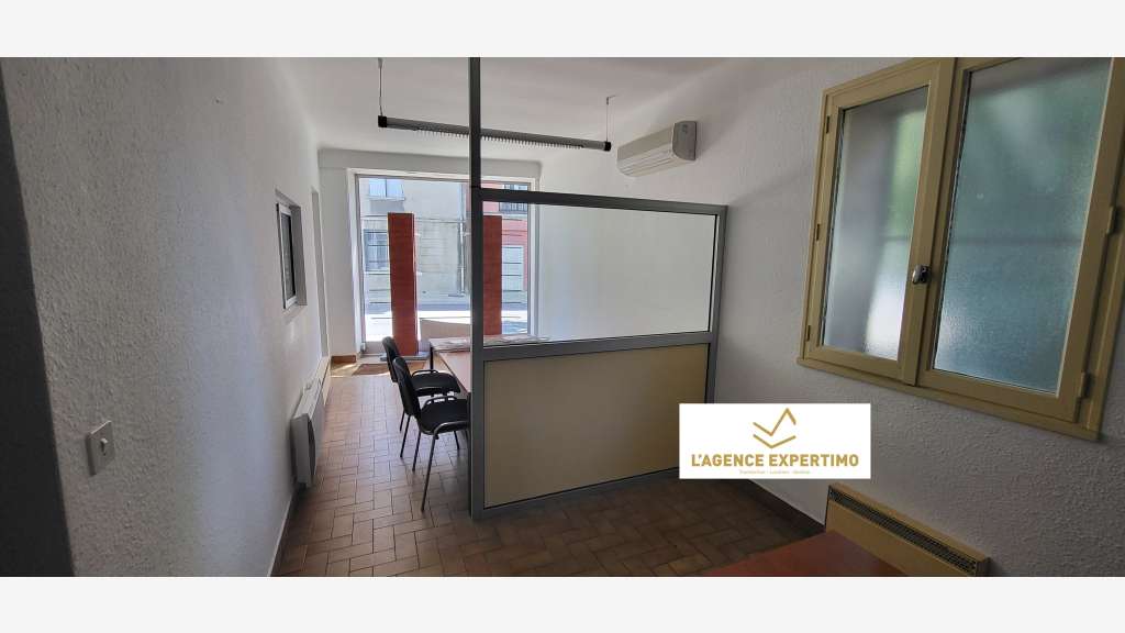A LOUER LOCAL PROFESSIONNEL 152 M²