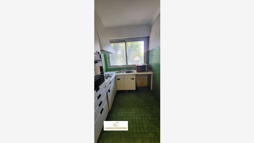 A LOUER LOCAL PROFESSIONNEL 152 M²