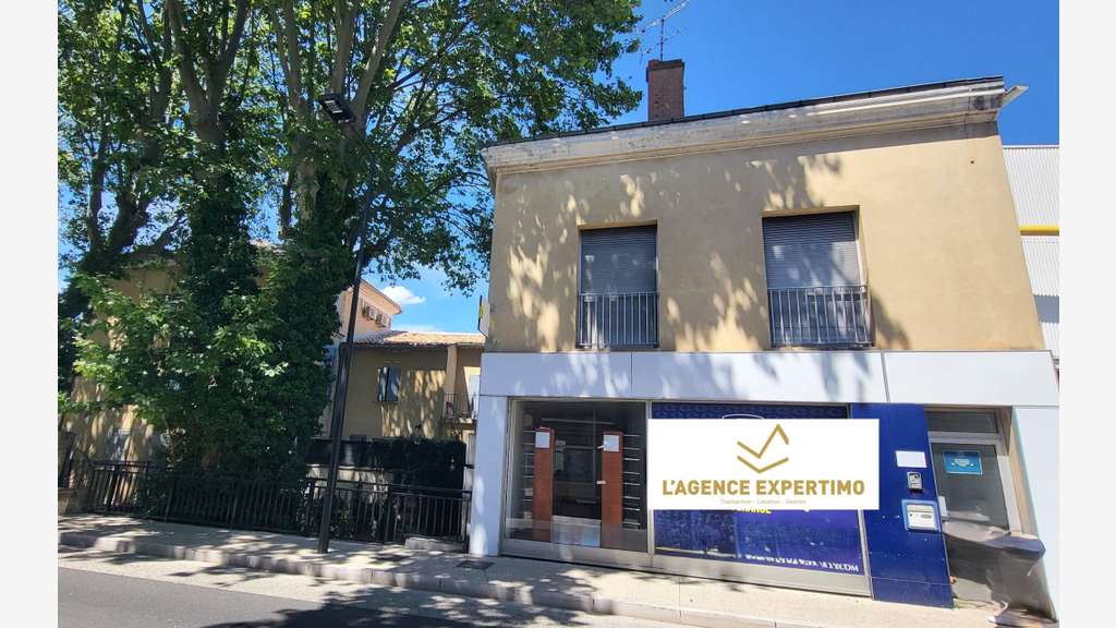 A LOUER LOCAL PROFESSIONNEL 152 M²