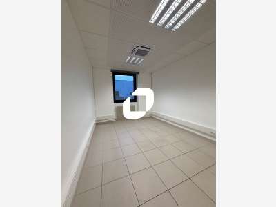 A louer Bureaux 79m² Orgeval
