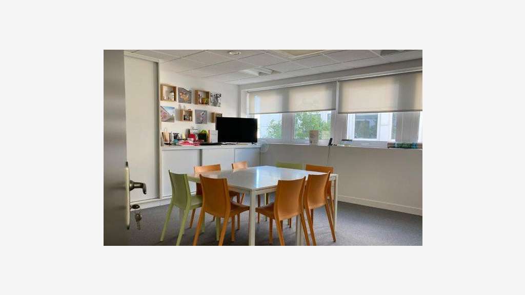 A louer plateau de bureaux 130m² R+1 à Orléans
