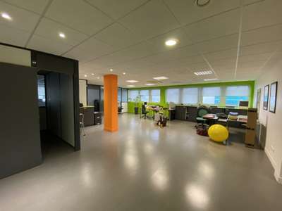 Local professionnel 125m² à louer à Orléans
