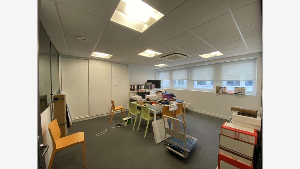 Local professionnel 125m² à louer à Orléans