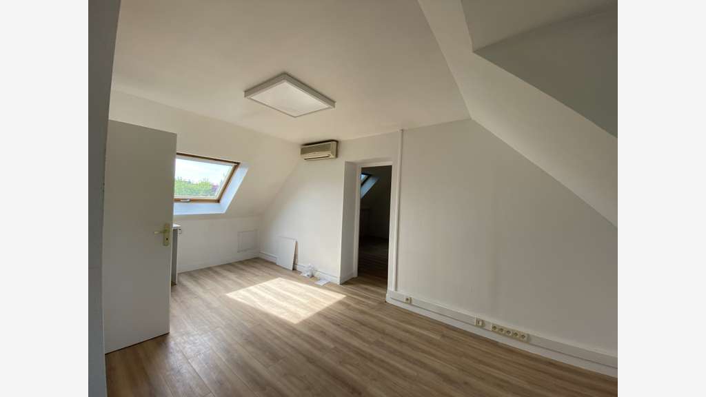 Bureau 110m² R+1 à louer à Orléans