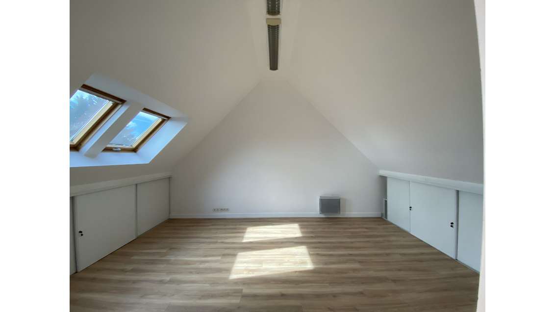 Bureau 110m² R+1 à louer à Orléans