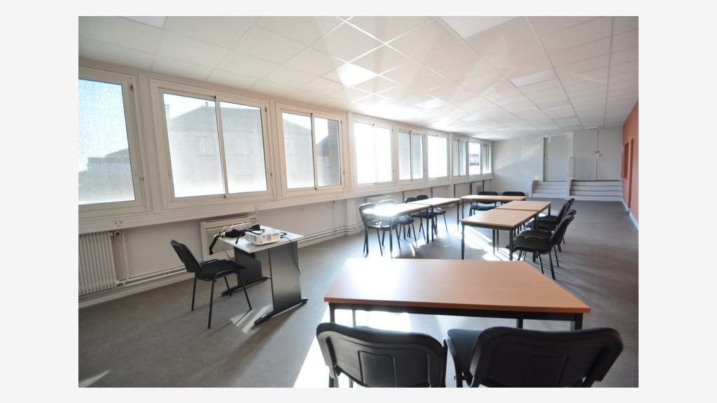 A louer bureaux 141m² R+1 à Orléans centre Gare