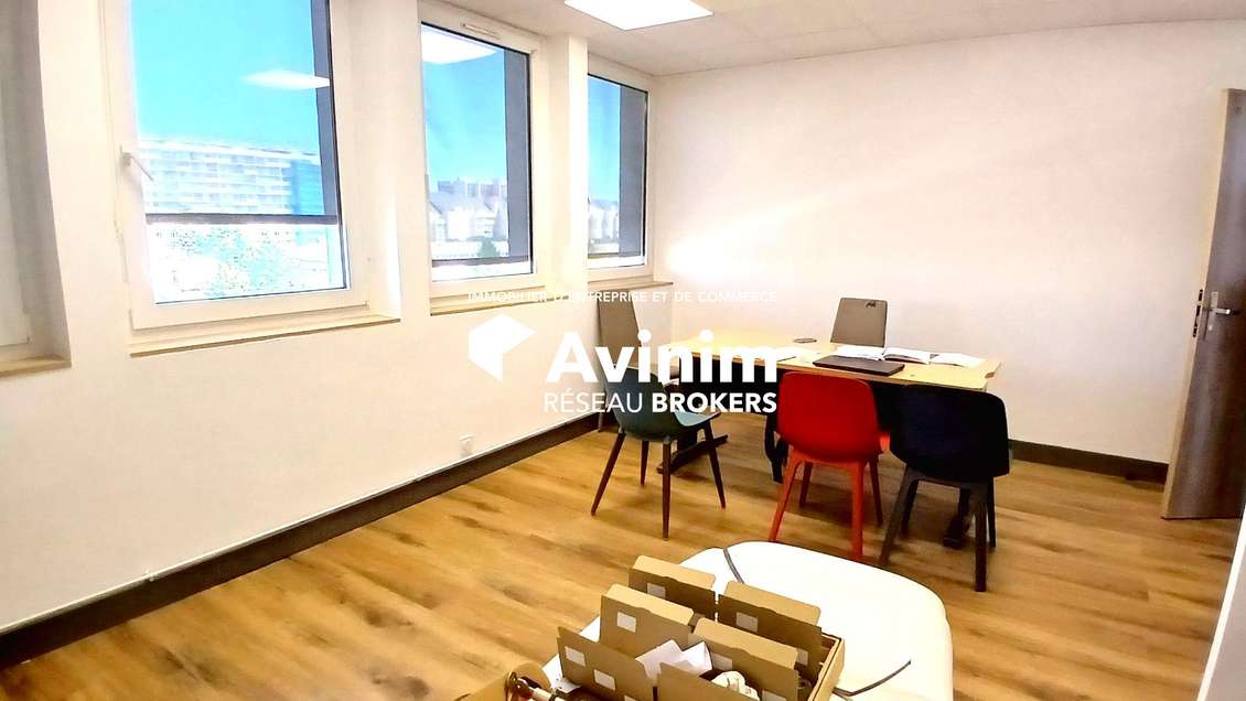 260M² BUREAUX PROCHE GARE & TRAM IDEAL PROFESSION