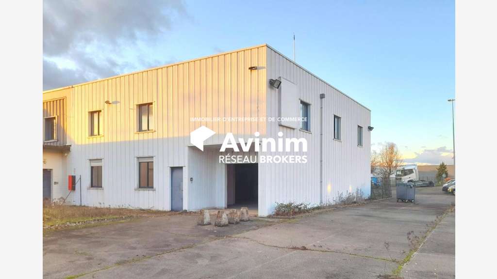 Bureaux 554m² sur 1500m² à louer à Ormes 