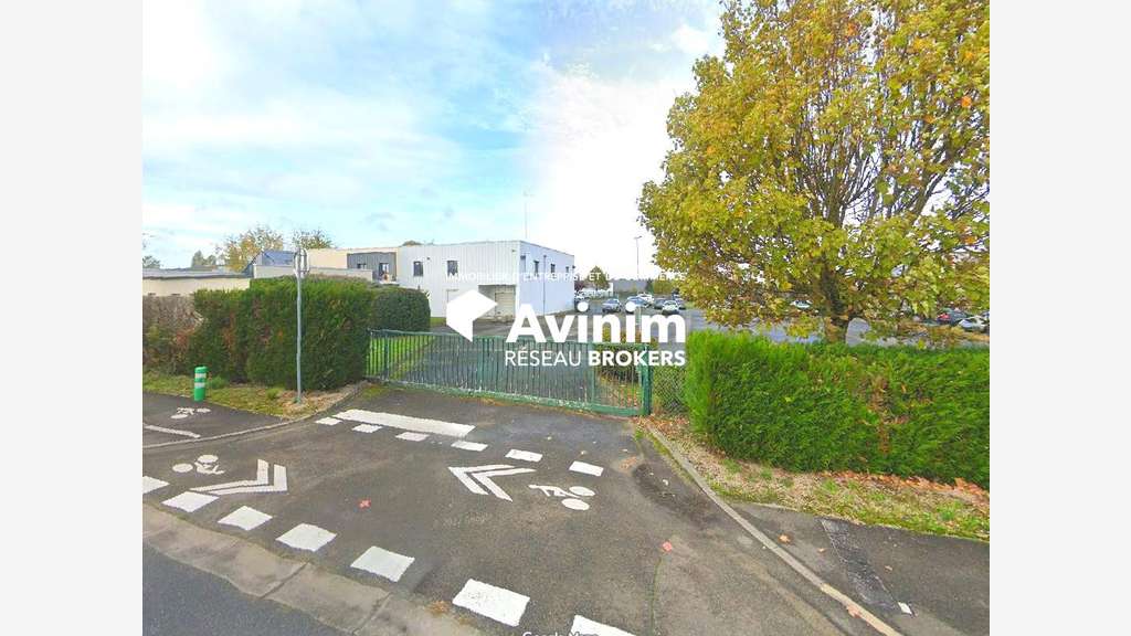 Bureaux 554m² sur 1500m² à louer à Ormes 