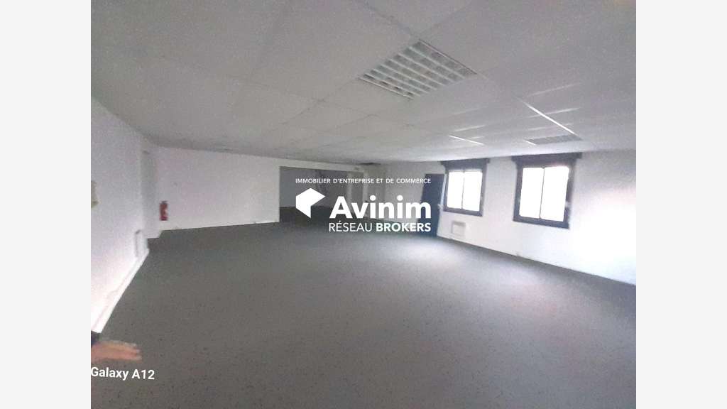 Bureaux 554m² sur 1500m² à louer à Ormes 