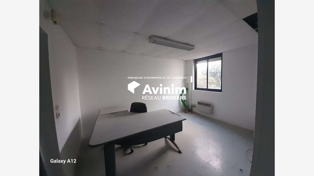 Bureaux 554m² sur 1500m² à louer à Ormes 