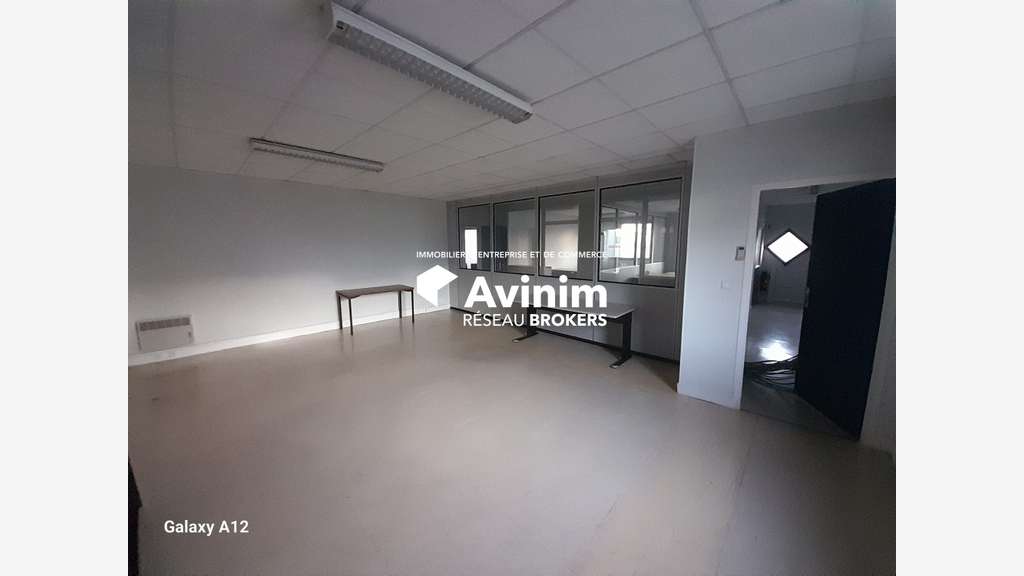 Bureaux 554m² sur 1500m² à louer à Ormes 