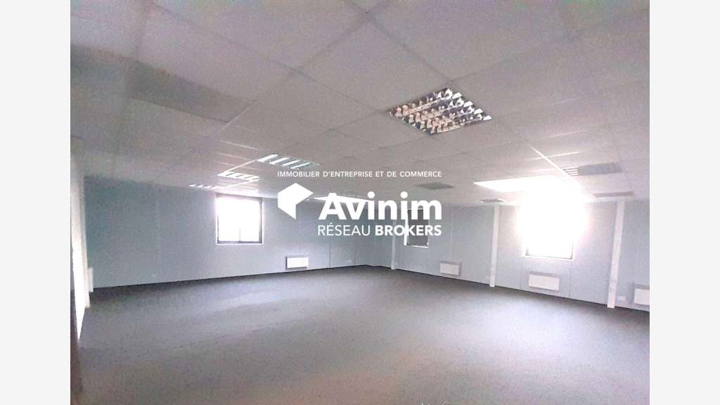 Bureaux 554m² sur 1500m² à louer à Ormes 