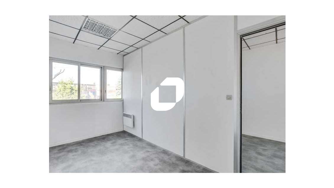 A louer Bureaux 67m² Ormoy