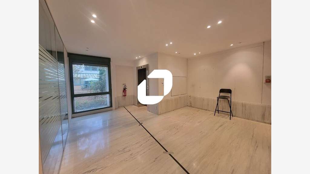 A louer Bureaux 376m² Orsay