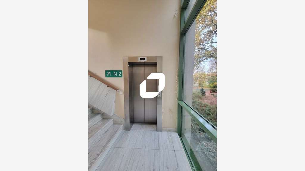 A louer Bureaux 376m² Orsay