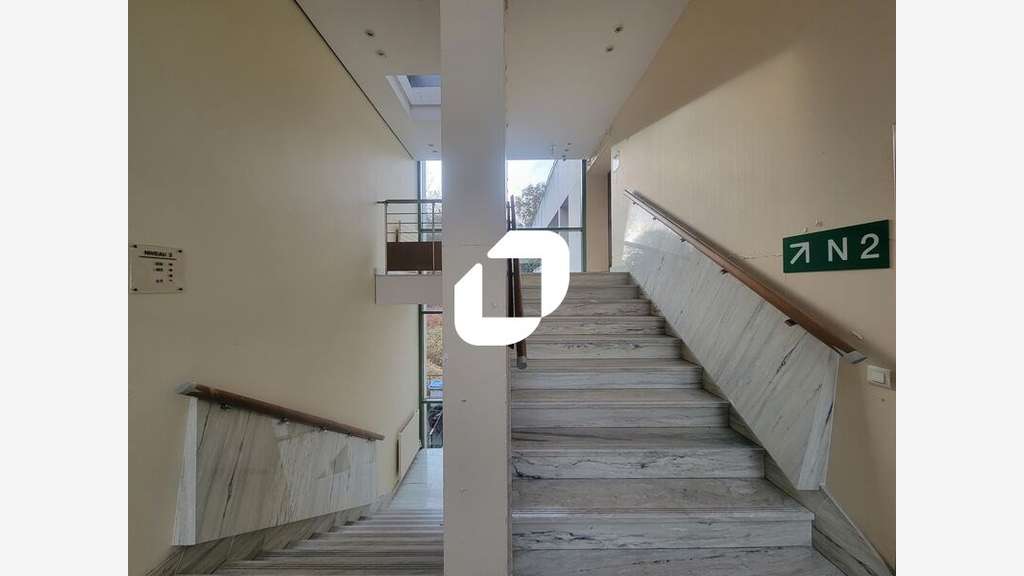 A louer Bureaux 376m² Orsay