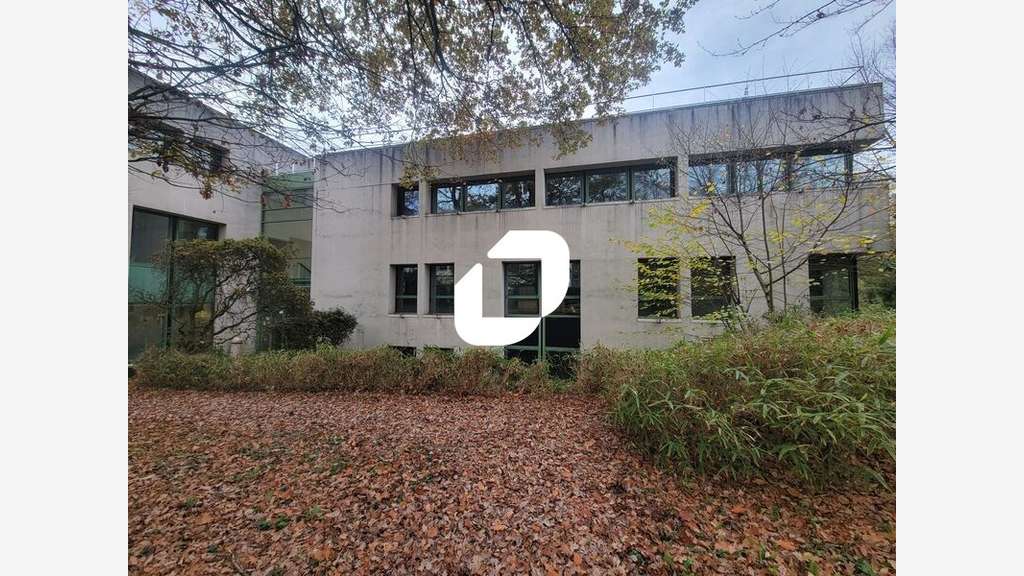 A louer Bureaux 376m² Orsay