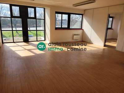 A louer bureaux 70m² R+1 à Orvault Forum