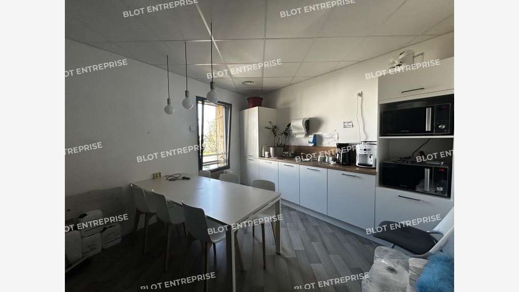 A louer bureaux 275m² belle visibilité à Orvault