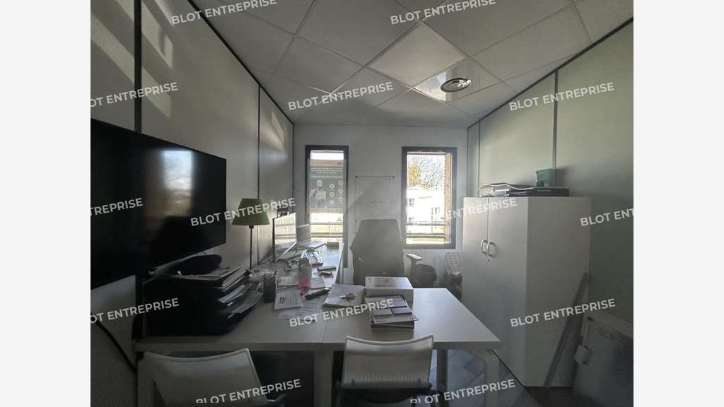 A louer bureaux 275m² belle visibilité à Orvault