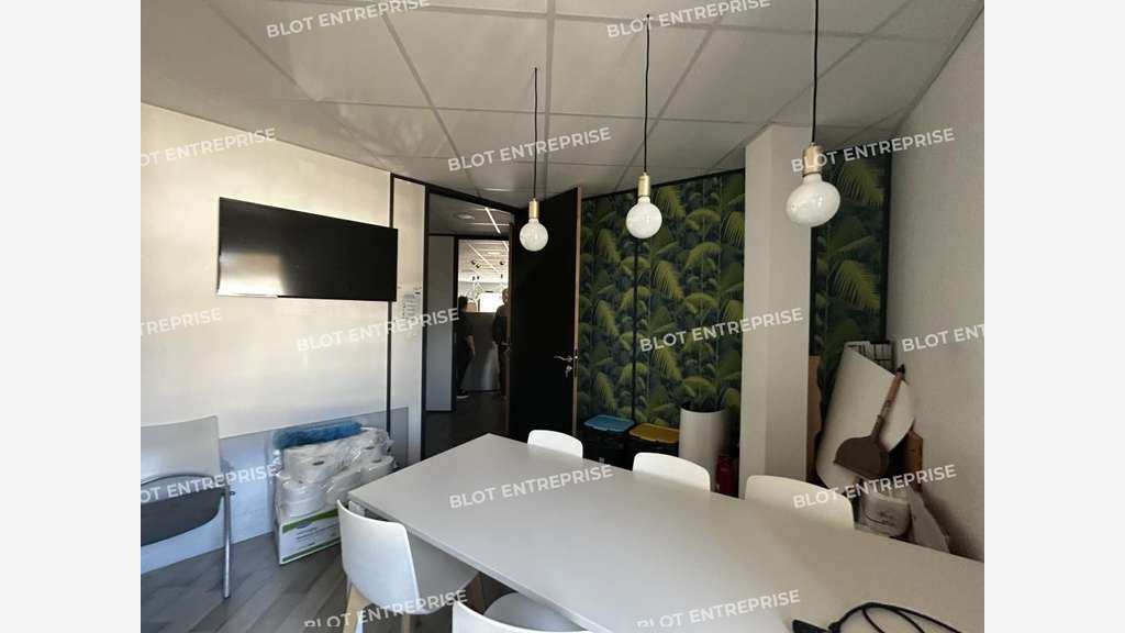 A louer bureaux 275m² belle visibilité à Orvault