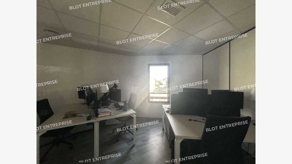 A louer bureaux 275m² belle visibilité à Orvault