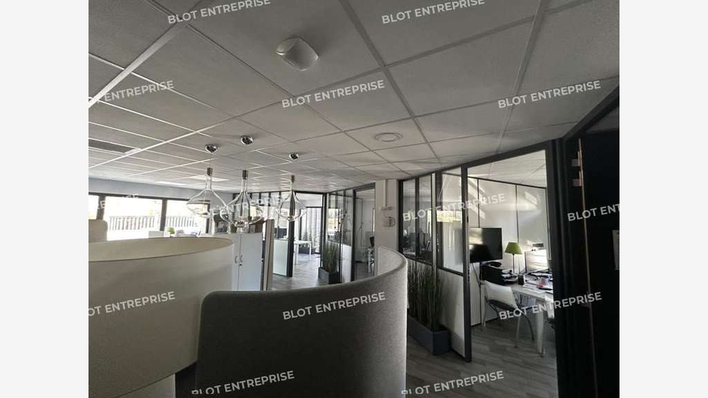 A louer bureaux 275m² belle visibilité à Orvault