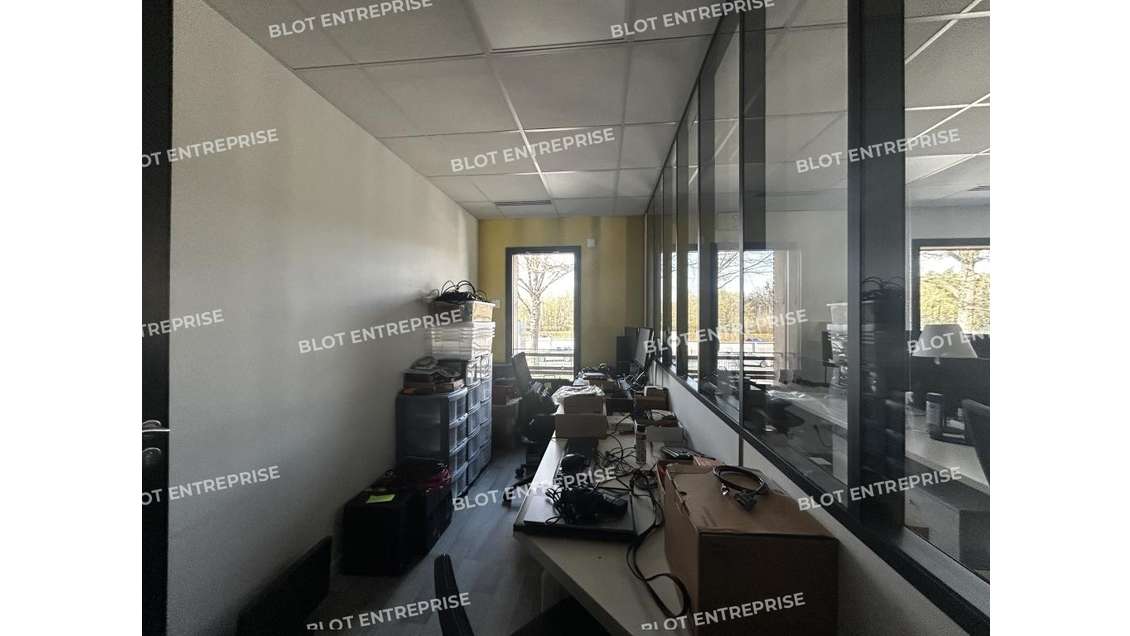 A louer bureaux 275m² belle visibilité à Orvault
